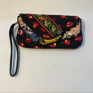 Vera Bradley magnetic clutch‎ wristlet